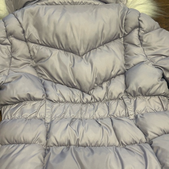 Michael Kors 4T Girls Belted Stadium Puffer Jacket with Faux-Fur Trim - Picture 6 of 7